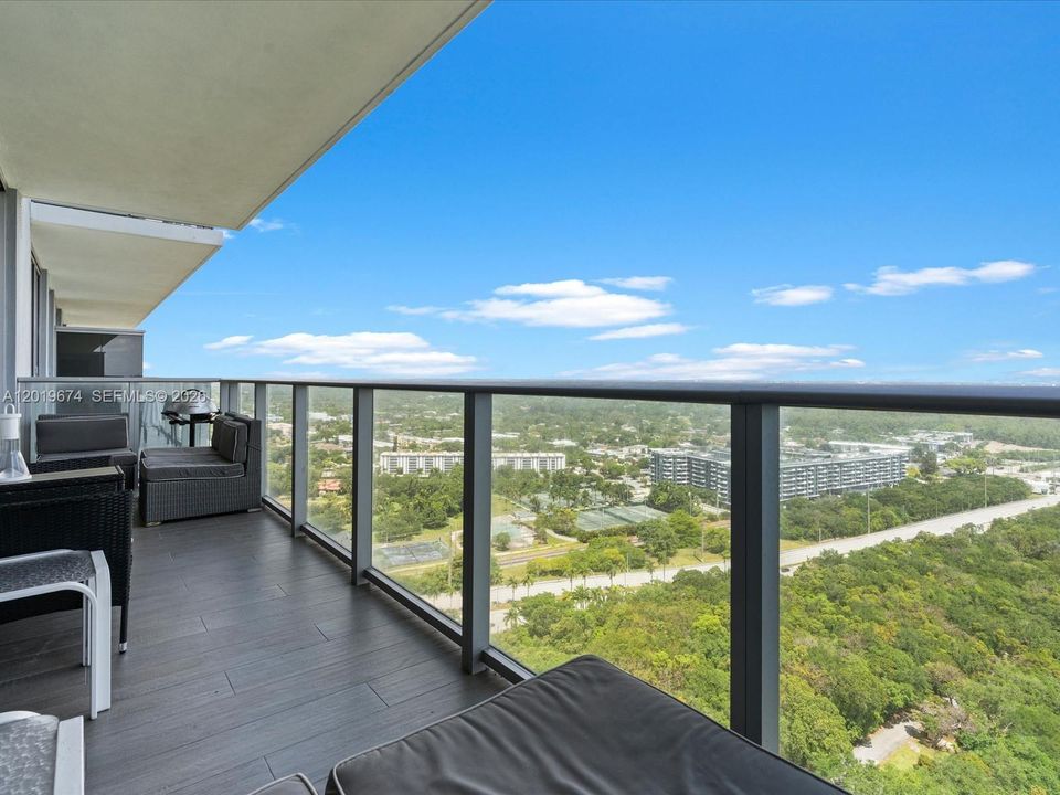 For Sale: $715,000 (2 beds, 2 baths, 1119 Square Feet)