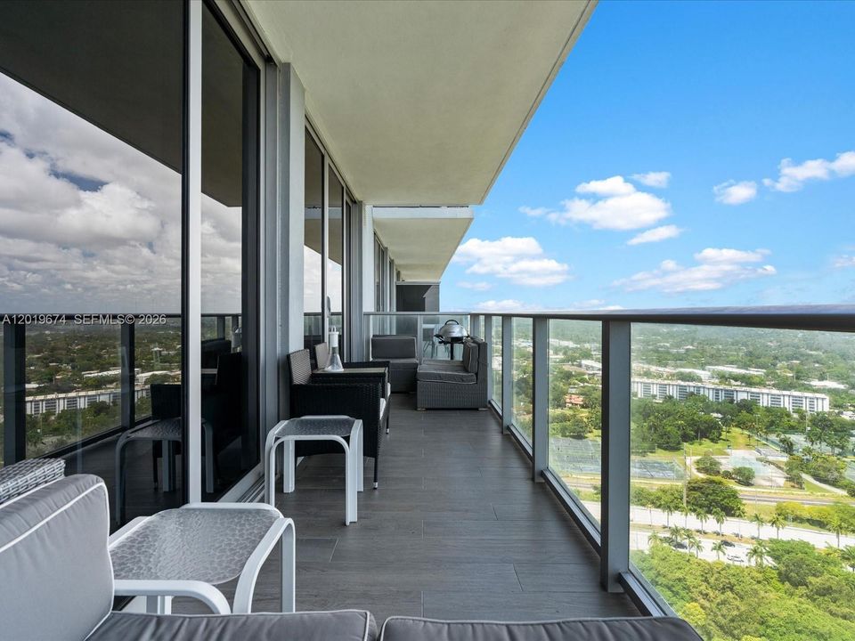 For Sale: $715,000 (2 beds, 2 baths, 1119 Square Feet)