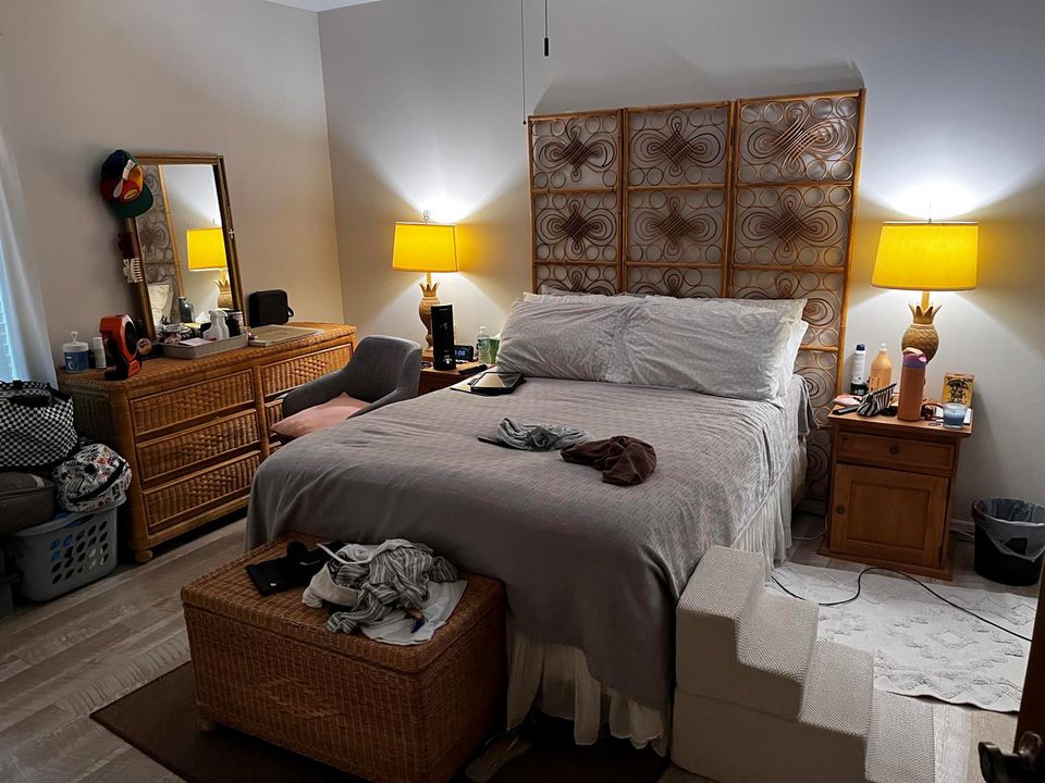 Queen bed