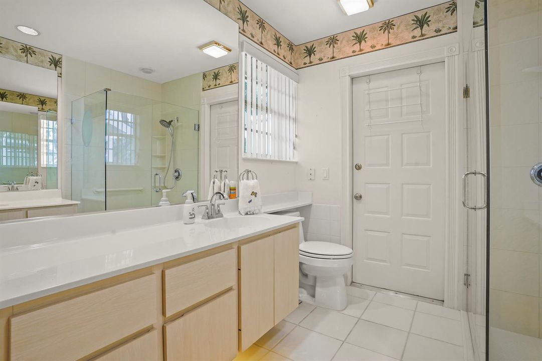 21 Bathroom 01