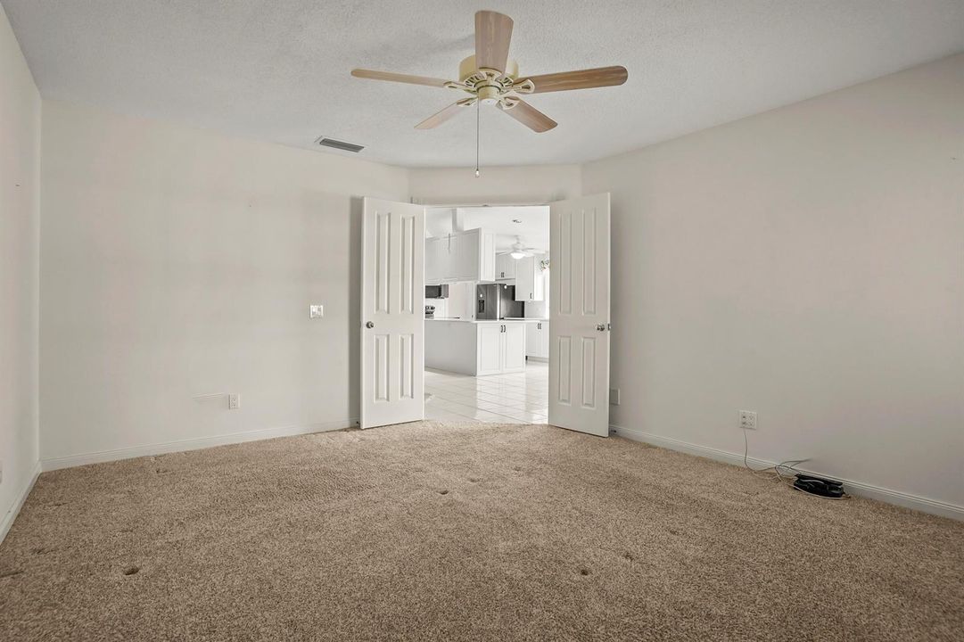 19 Bedroom 02