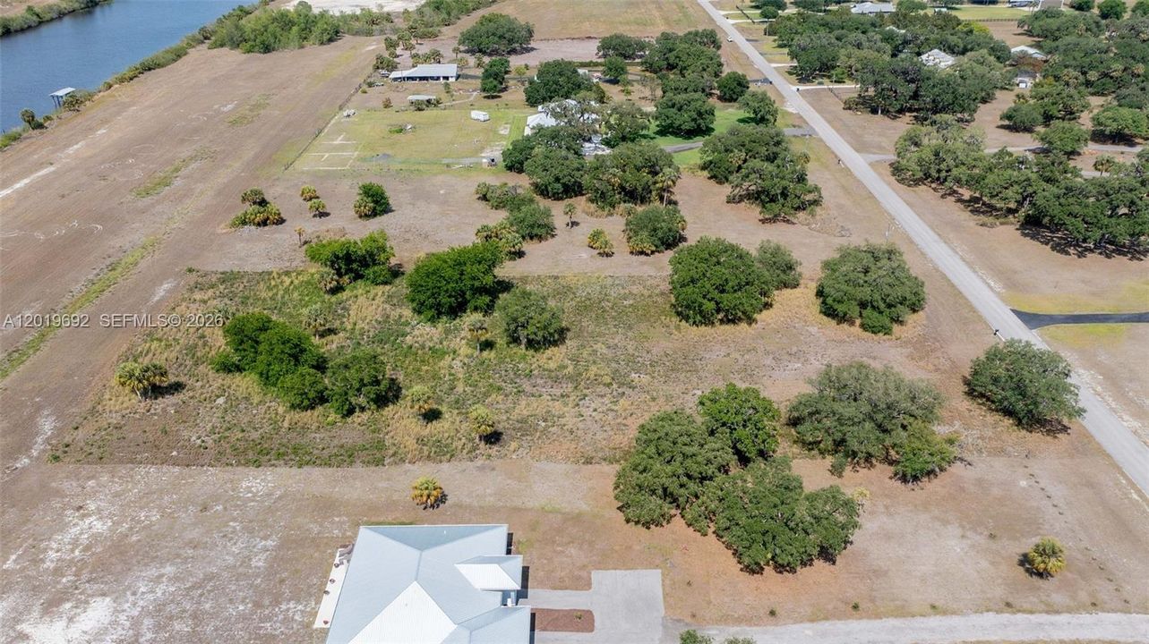 En Venta: $350,000 (2.53 acres)