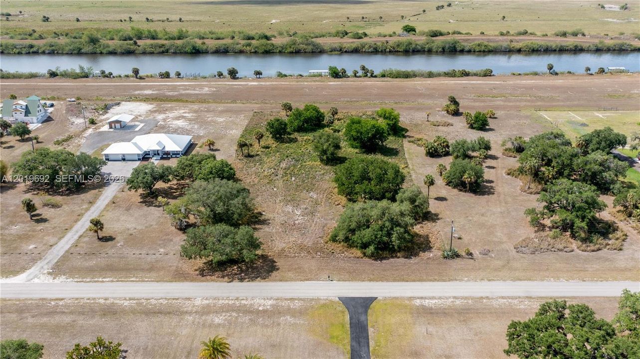 En Venta: $350,000 (2.53 acres)