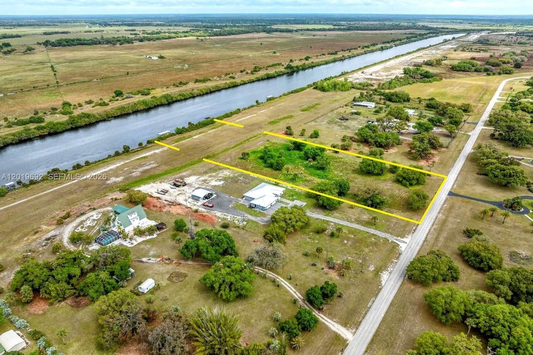 En Venta: $350,000 (2.53 acres)