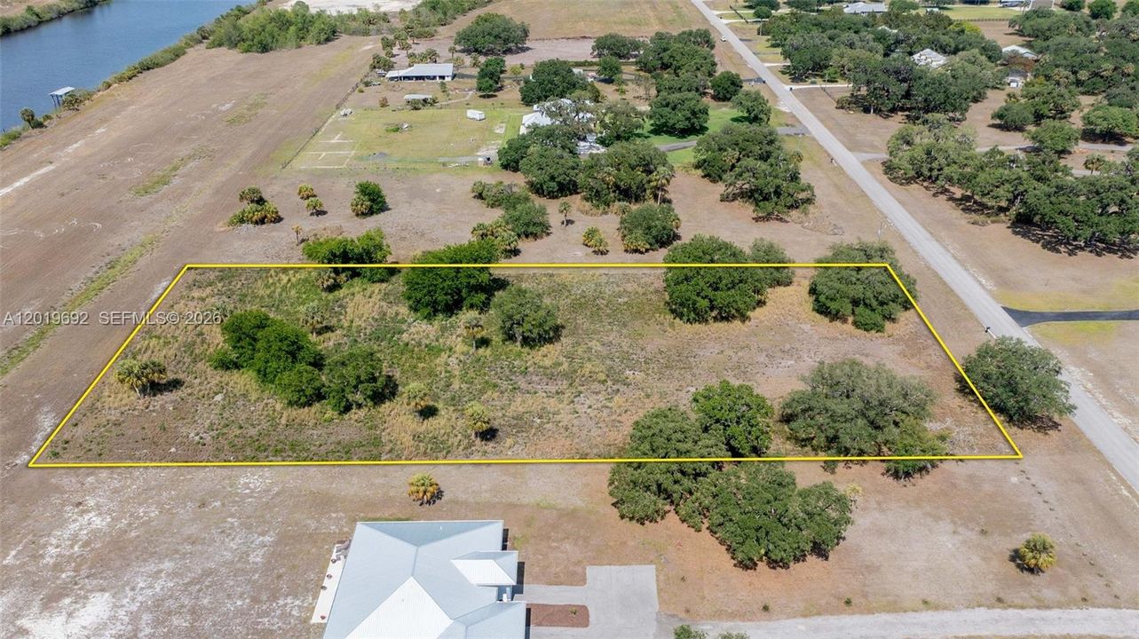 En Venta: $350,000 (2.53 acres)