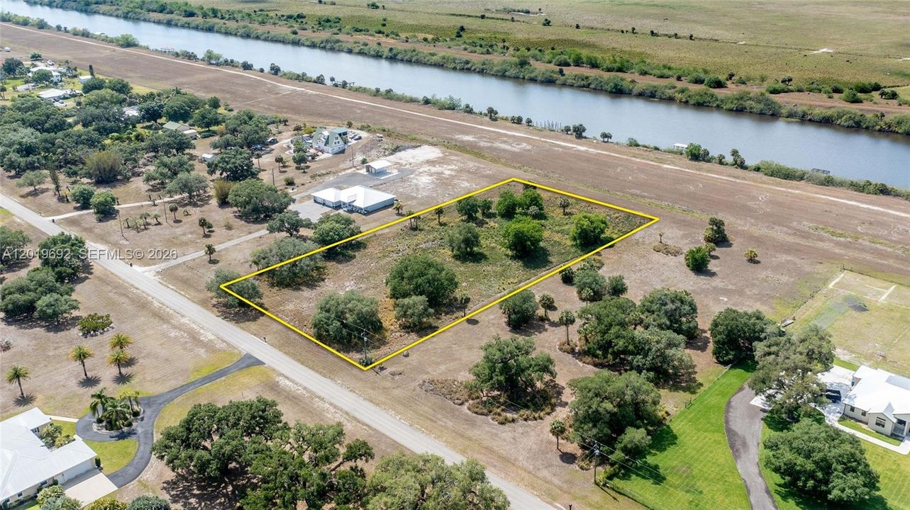 En Venta: $350,000 (2.53 acres)
