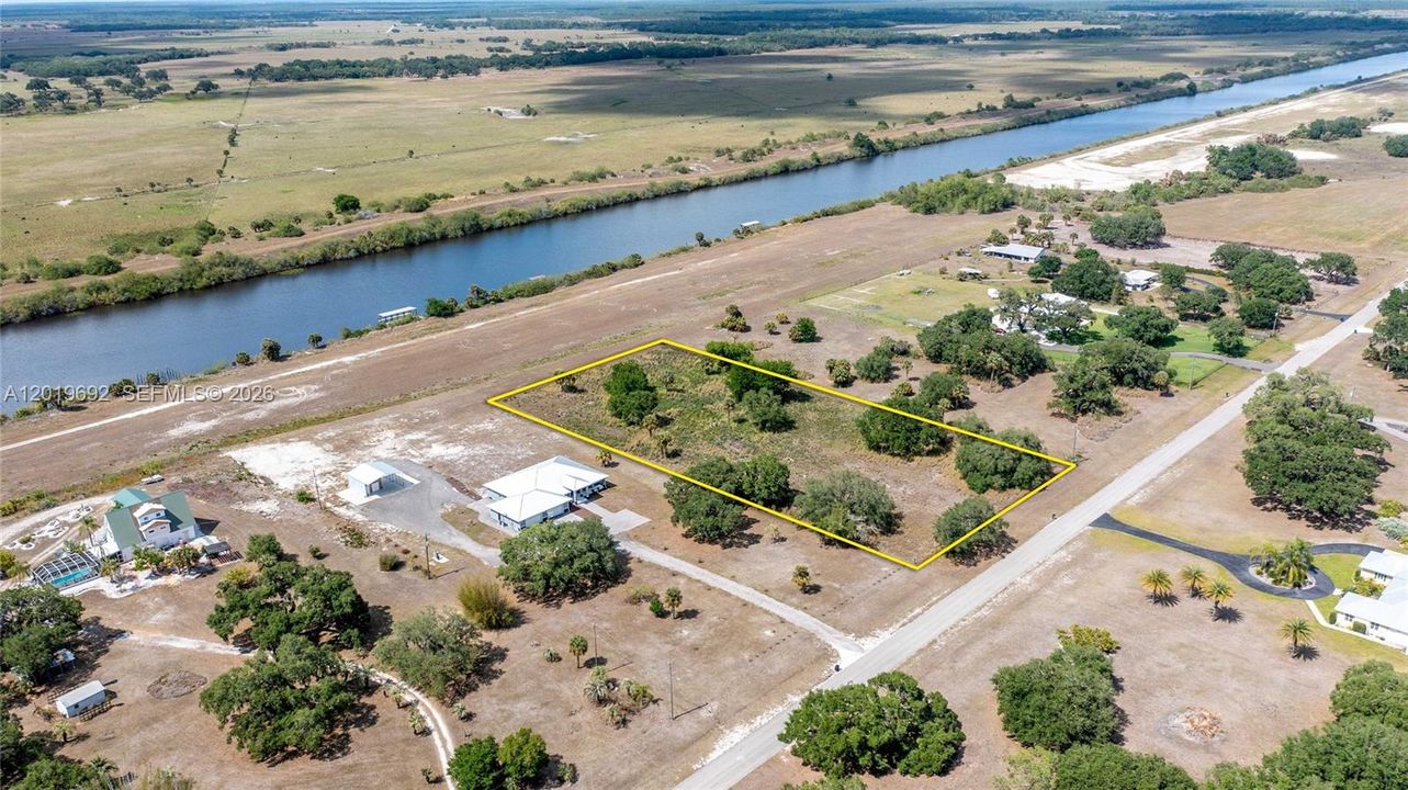 En Venta: $350,000 (2.53 acres)