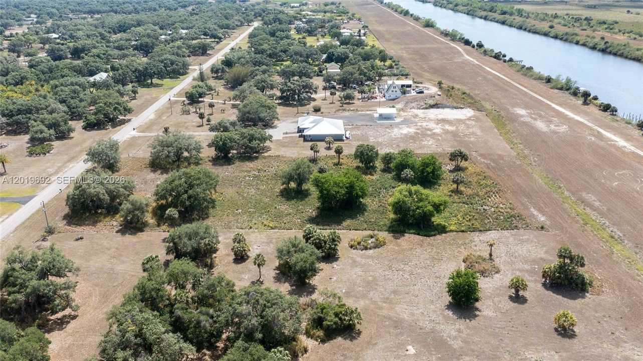 En Venta: $350,000 (2.53 acres)