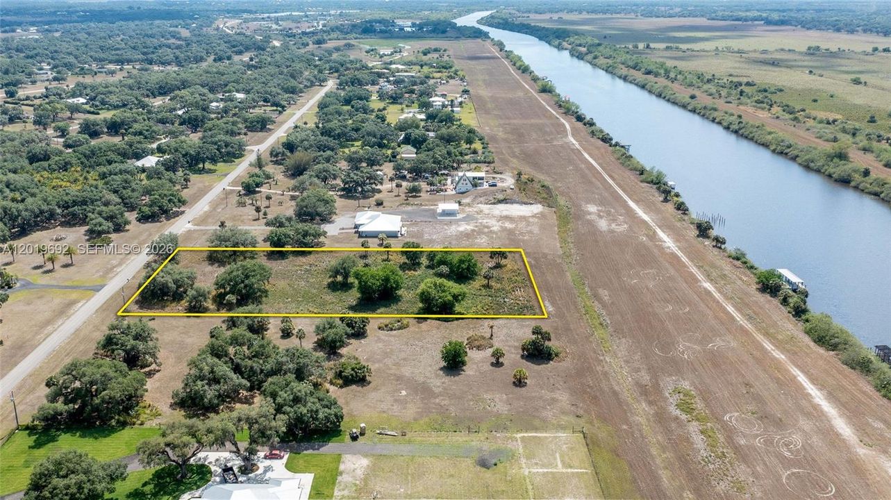 En Venta: $350,000 (2.53 acres)