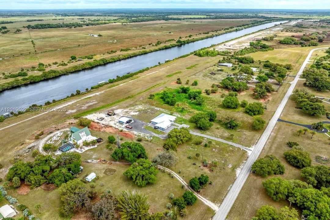 En Venta: $350,000 (2.53 acres)
