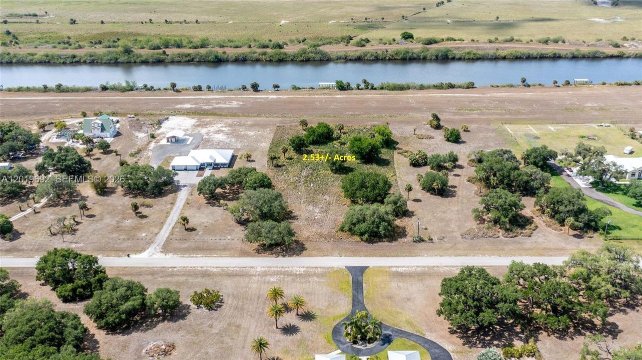 En Venta: $350,000 (2.53 acres)