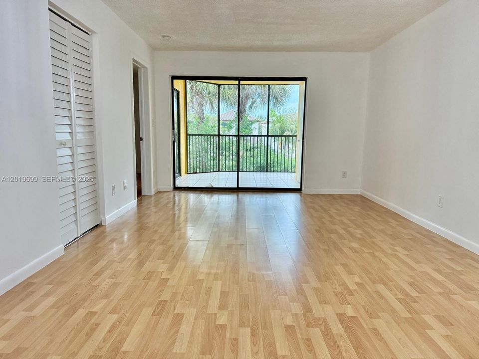 For Sale: $205,000 (2 beds, 2 baths, 820 Square Feet)