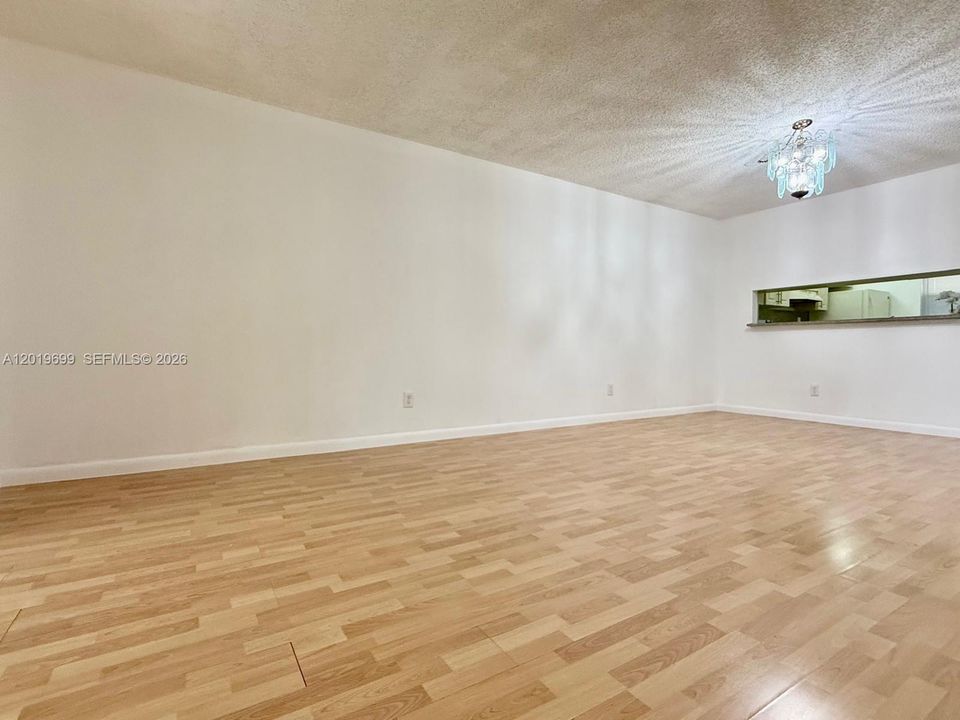 For Sale: $205,000 (2 beds, 2 baths, 820 Square Feet)