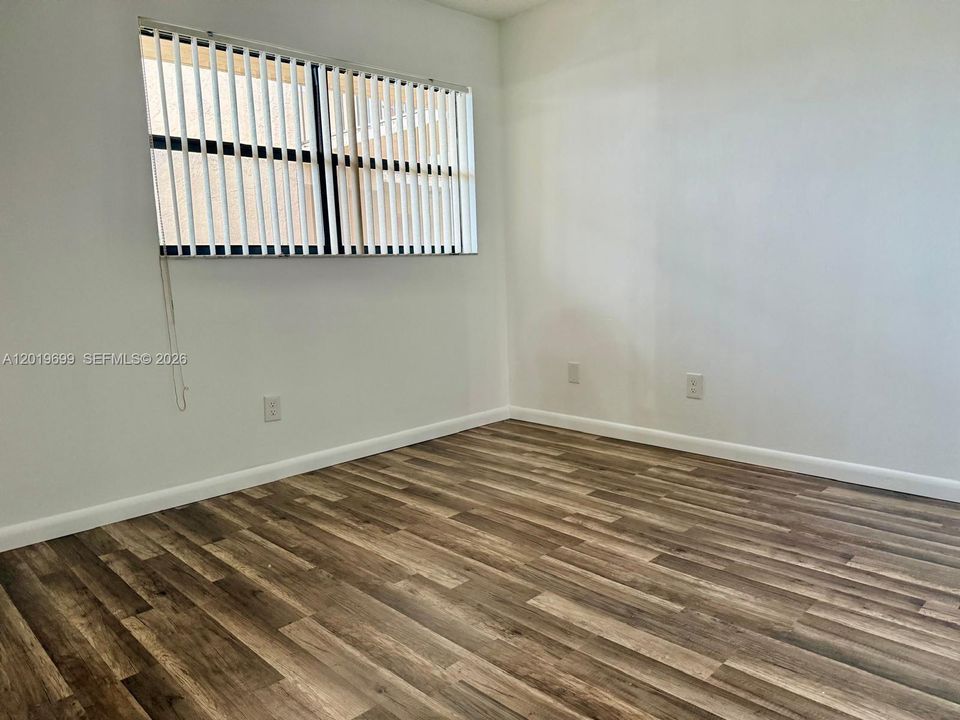 For Sale: $205,000 (2 beds, 2 baths, 820 Square Feet)