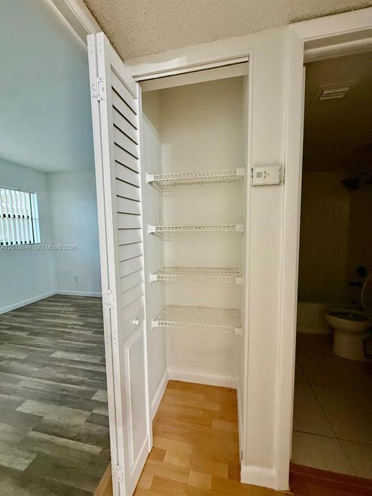 For Sale: $205,000 (2 beds, 2 baths, 820 Square Feet)