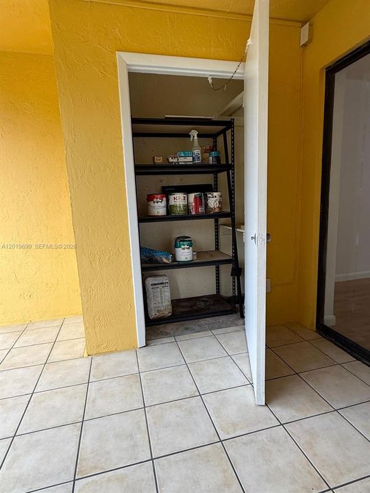For Sale: $205,000 (2 beds, 2 baths, 820 Square Feet)
