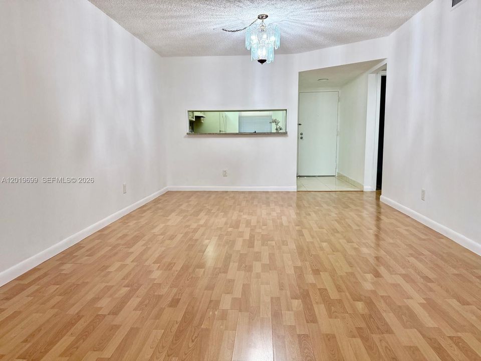 For Sale: $205,000 (2 beds, 2 baths, 820 Square Feet)