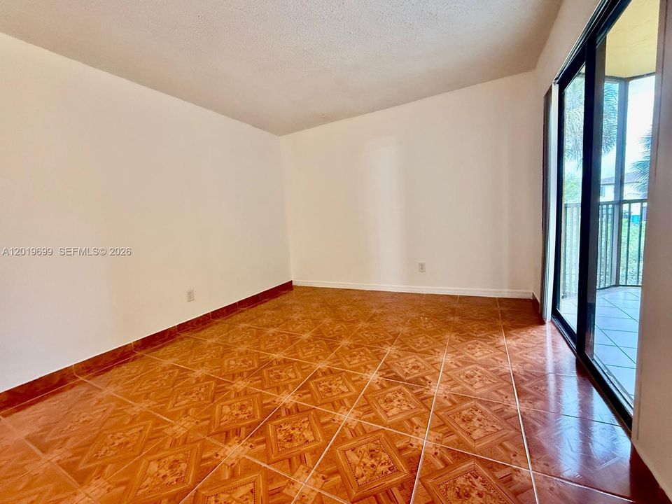 For Sale: $205,000 (2 beds, 2 baths, 820 Square Feet)