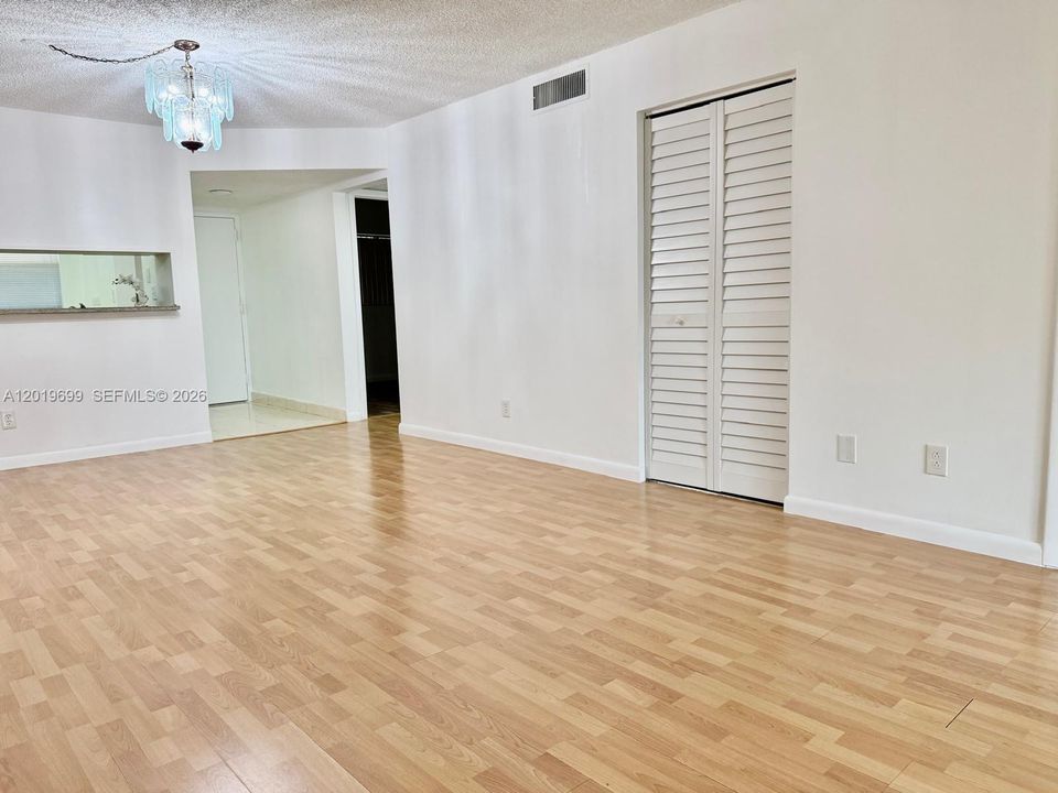 For Sale: $205,000 (2 beds, 2 baths, 820 Square Feet)
