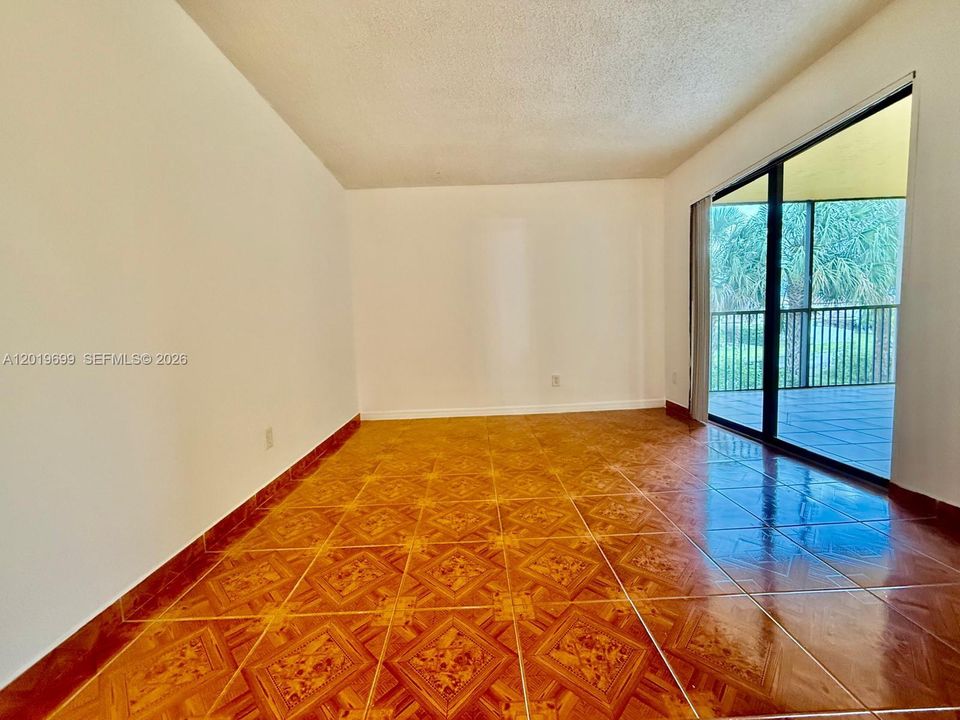 For Sale: $205,000 (2 beds, 2 baths, 820 Square Feet)