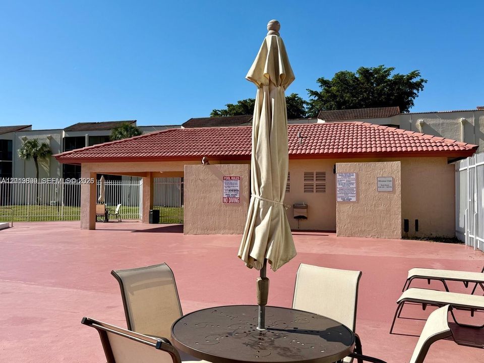 For Sale: $205,000 (2 beds, 2 baths, 820 Square Feet)