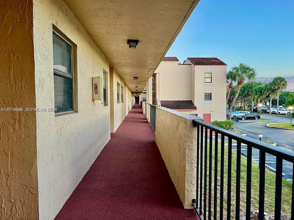 For Sale: $205,000 (2 beds, 2 baths, 820 Square Feet)