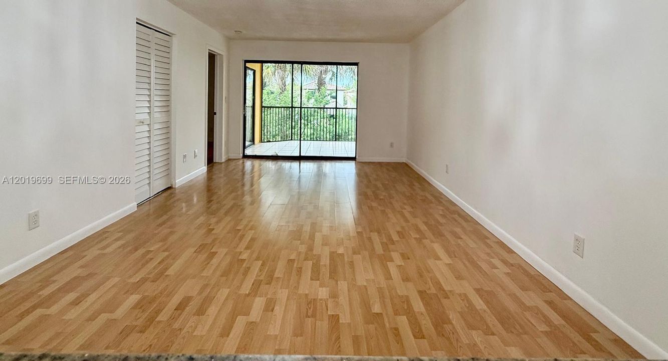 For Sale: $205,000 (2 beds, 2 baths, 820 Square Feet)