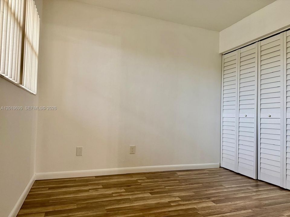 For Sale: $205,000 (2 beds, 2 baths, 820 Square Feet)