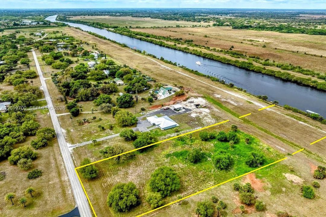 En Venta: $350,000 (2.53 acres)