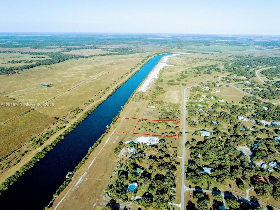 En Venta: $350,000 (2.53 acres)