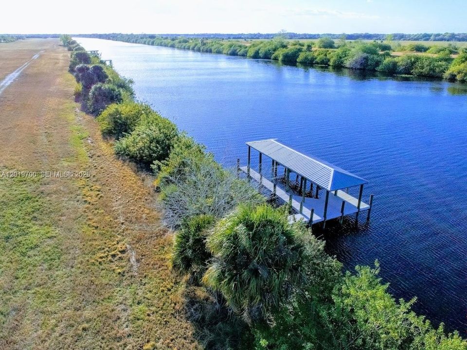 En Venta: $350,000 (2.53 acres)