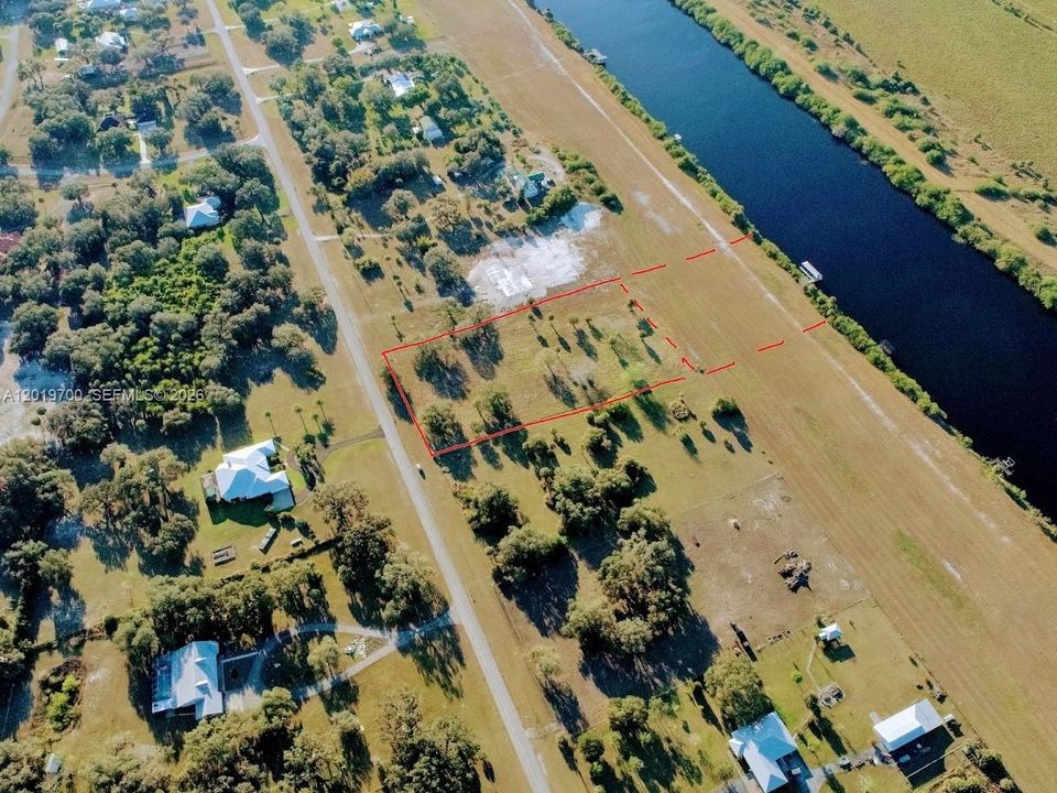 En Venta: $350,000 (2.53 acres)