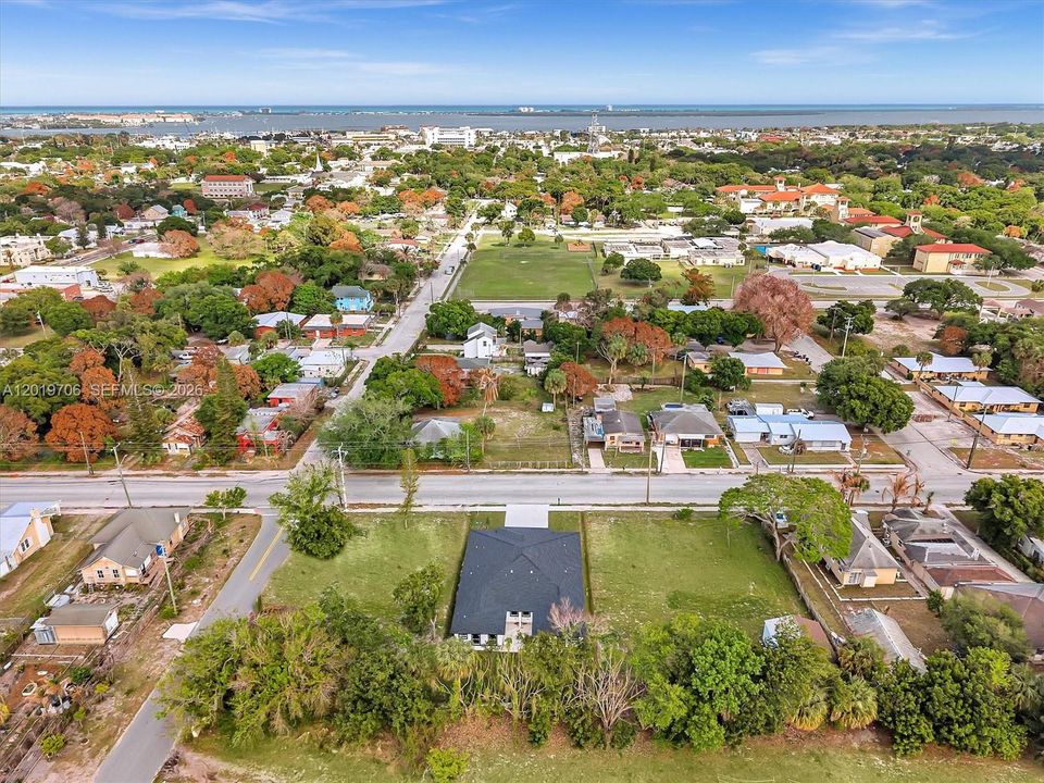 For Rent: $3,800 (5 beds, 3 baths, 1783 Square Feet)