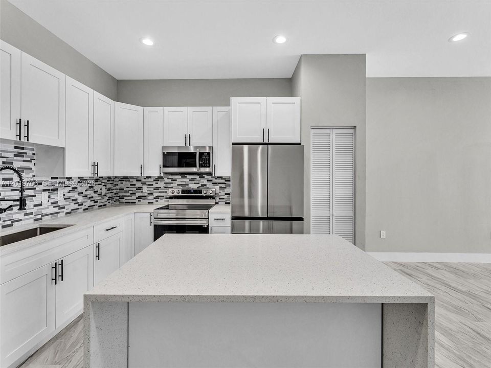For Rent: $3,800 (5 beds, 3 baths, 1783 Square Feet)
