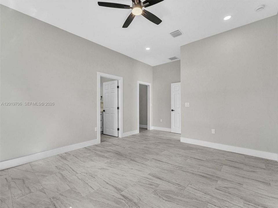 For Rent: $3,800 (5 beds, 3 baths, 1783 Square Feet)