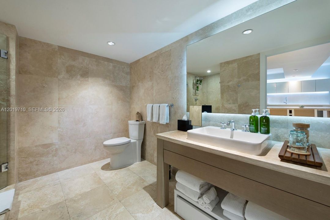 For Rent: $22,500 (1 beds, 1 baths, 866 Square Feet)
