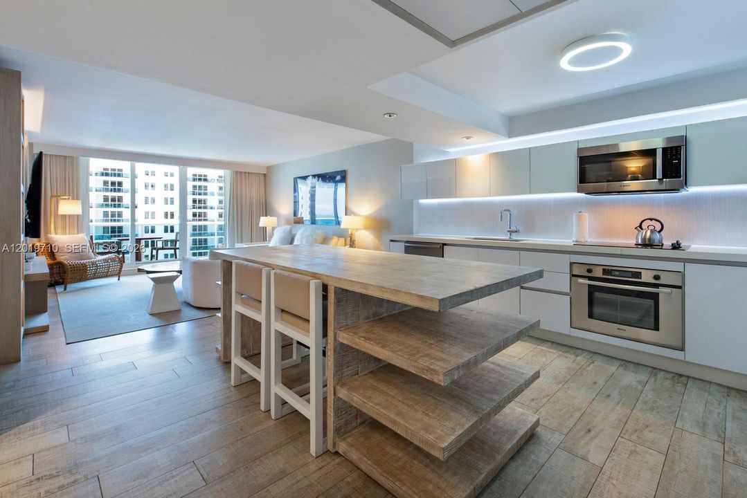 For Rent: $22,500 (1 beds, 1 baths, 866 Square Feet)