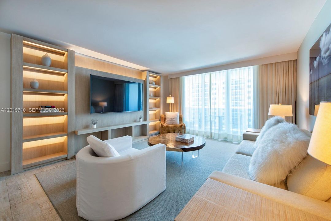 For Rent: $22,500 (1 beds, 1 baths, 866 Square Feet)