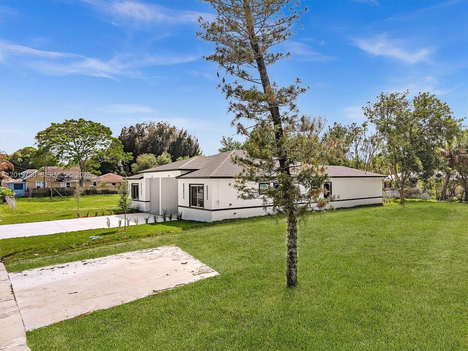 For Rent: $3,800 (5 beds, 3 baths, 1783 Square Feet)