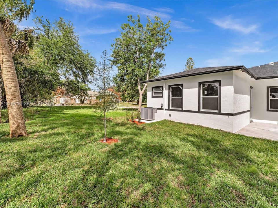 For Rent: $3,800 (5 beds, 3 baths, 1783 Square Feet)
