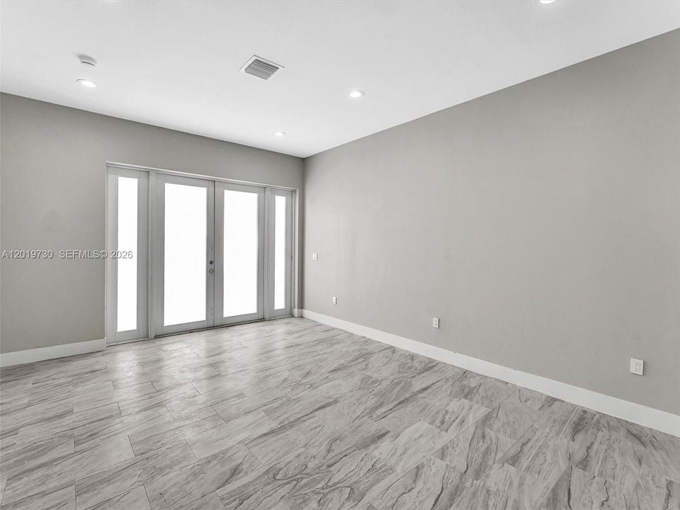 For Rent: $3,800 (5 beds, 3 baths, 1783 Square Feet)
