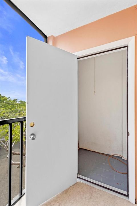 En Venta: $240,000 (2 camas, 2 baños, 965 Pies cuadrados)