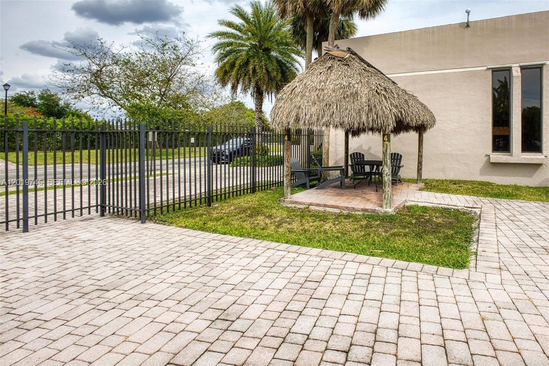 En Venta: $240,000 (2 camas, 2 baños, 965 Pies cuadrados)