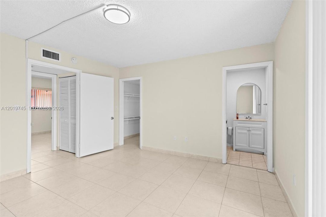 En Venta: $240,000 (2 camas, 2 baños, 965 Pies cuadrados)