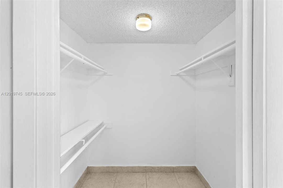En Venta: $240,000 (2 camas, 2 baños, 965 Pies cuadrados)