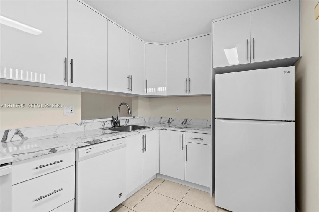 En Venta: $240,000 (2 camas, 2 baños, 965 Pies cuadrados)