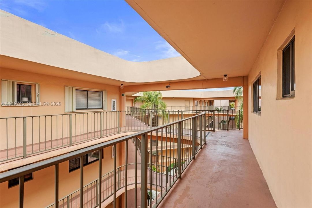 En Venta: $240,000 (2 camas, 2 baños, 965 Pies cuadrados)