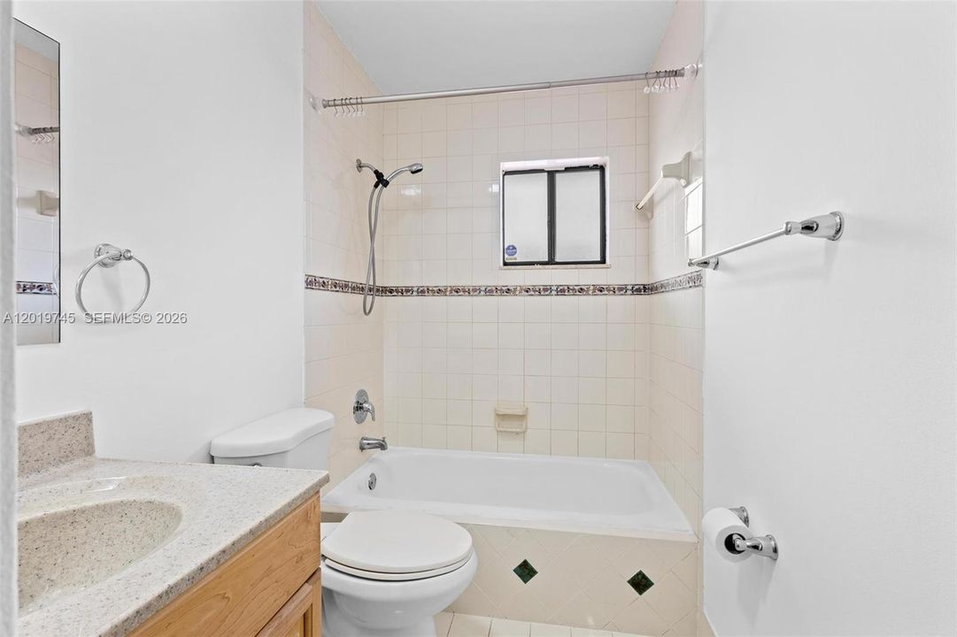 En Venta: $240,000 (2 camas, 2 baños, 965 Pies cuadrados)