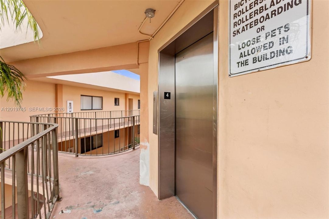 En Venta: $240,000 (2 camas, 2 baños, 965 Pies cuadrados)