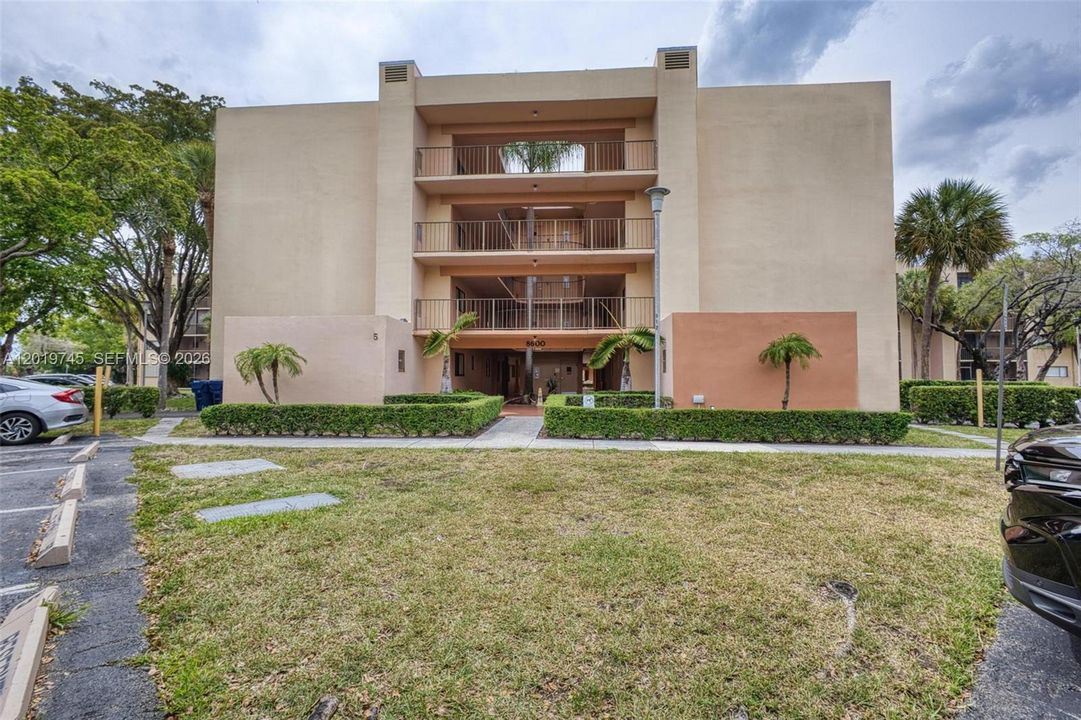 En Venta: $240,000 (2 camas, 2 baños, 965 Pies cuadrados)